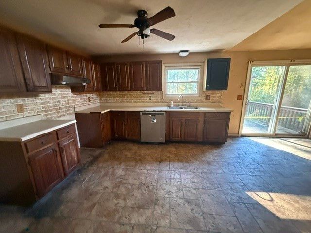 8 Windy Ridge Rd, Webster, MA 01570