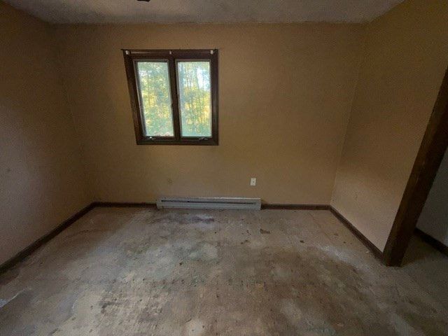 8 Windy Ridge Rd, Webster, MA 01570