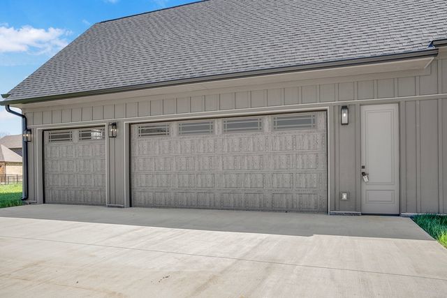 879 Shady Bluff Trl, Clarksville, TN 37043
