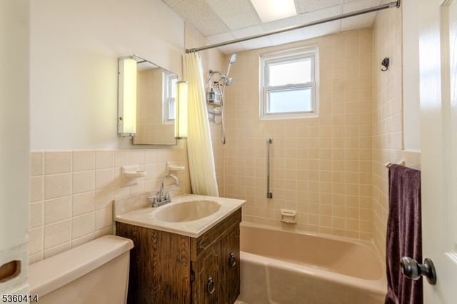 98 Woodland Ave, Kearny Town, NJ 07032