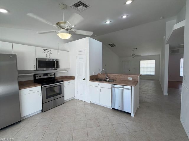 1424 NE 13th PL, Cape Coral, FL 33909