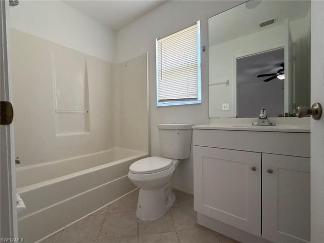 1424 NE 13th PL, Cape Coral, FL 33909