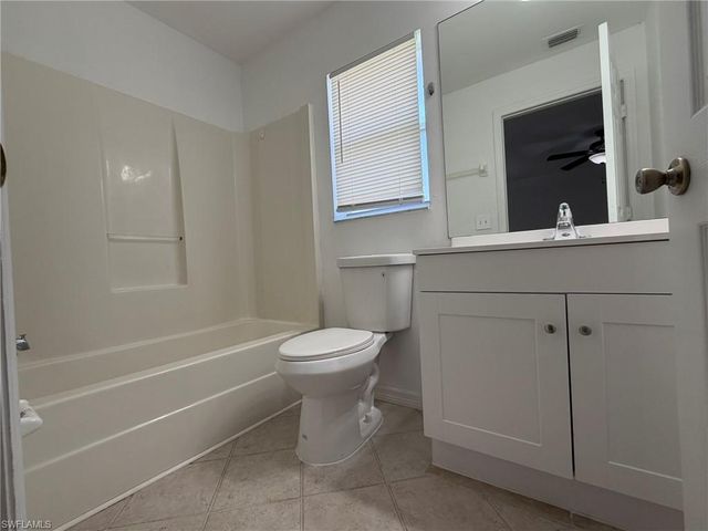 1424 NE 13th PL, Cape Coral, FL 33909