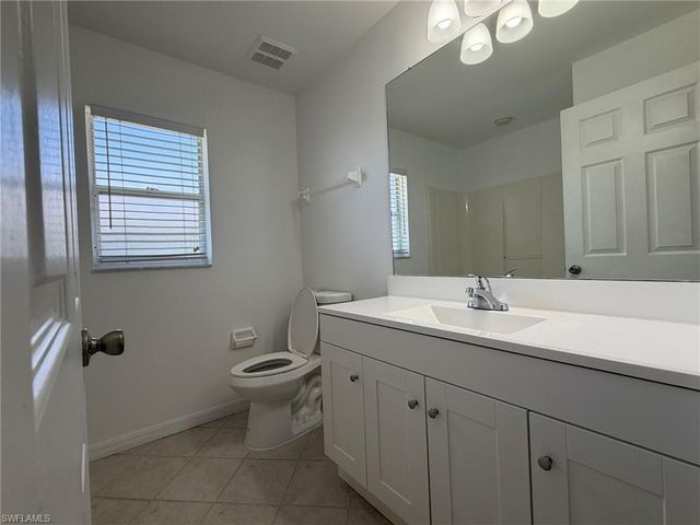 1424 NE 13th PL, Cape Coral, FL 33909