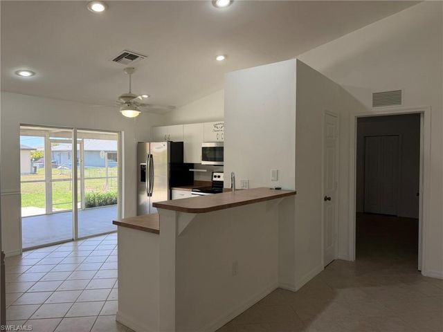 1424 NE 13th PL, Cape Coral, FL 33909