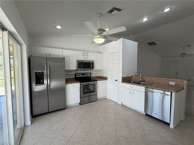 1424 NE 13th PL, Cape Coral, FL 33909