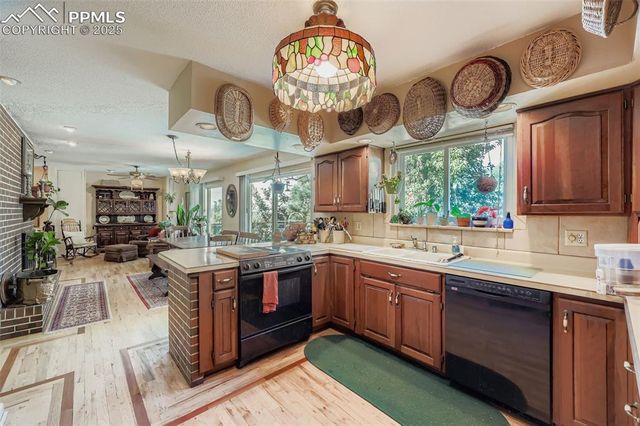 520 Crestridge Avenue, Colorado Springs, CO 80906