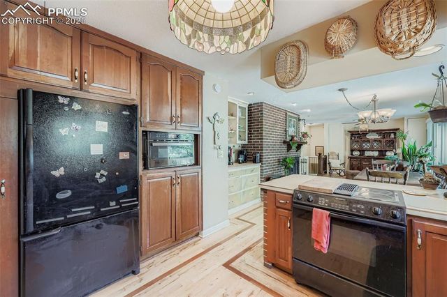 520 Crestridge Avenue, Colorado Springs, CO 80906