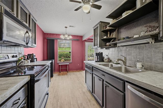 1708 Creekside Avenue, Sherman, TX 75092