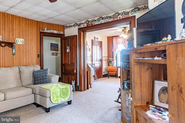 122 JEFFERSON ST, East Greenville, PA 18041