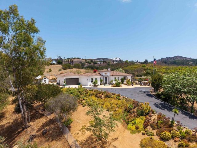 10935 Pala Loma Drive, Valley Center, CA 92082