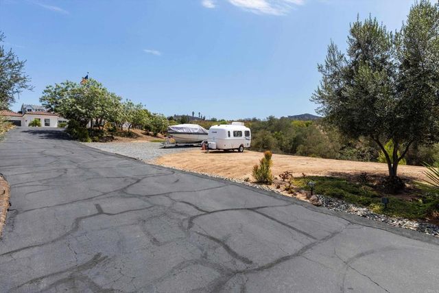 10935 Pala Loma Drive, Valley Center, CA 92082