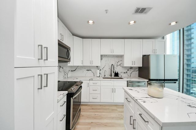 5925 Almeda Road 11616, Houston, TX 77004