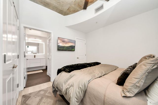 5925 Almeda Road 11616, Houston, TX 77004