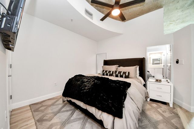 5925 Almeda Road 11616, Houston, TX 77004