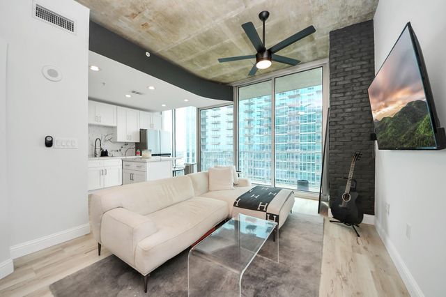 5925 Almeda Road 11616, Houston, TX 77004