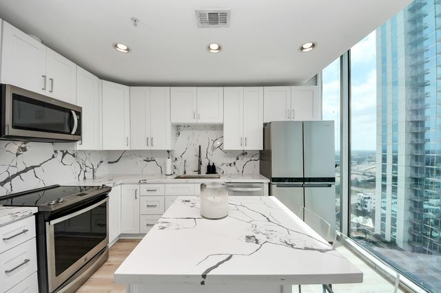 5925 Almeda Road 11616, Houston, TX 77004