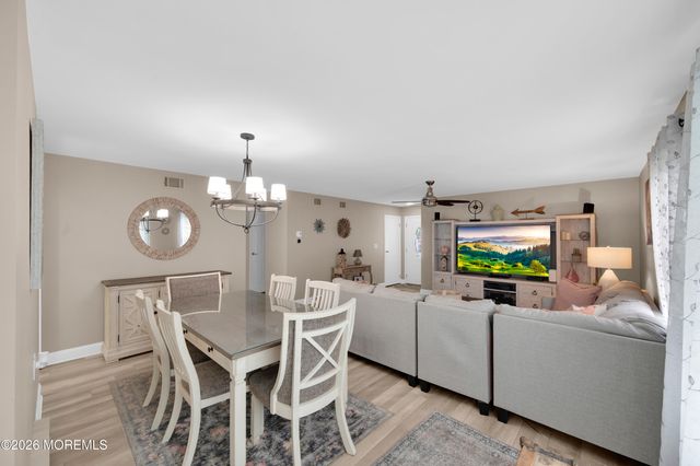 33 Maidstone Way, Manchester, NJ 08759