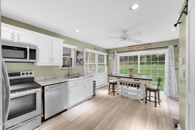 33 Maidstone Way, Manchester, NJ 08759