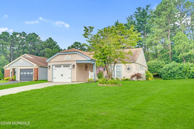 33 Maidstone Way, Manchester, NJ 08759