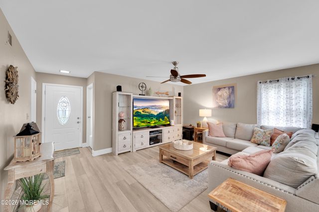 33 Maidstone Way, Manchester, NJ 08759