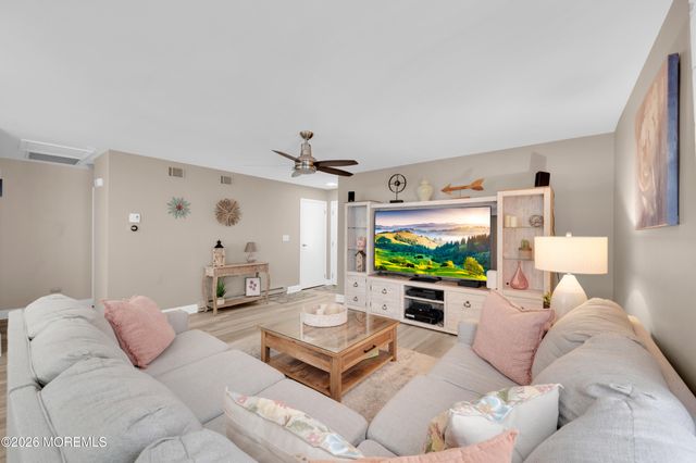 33 Maidstone Way, Manchester, NJ 08759
