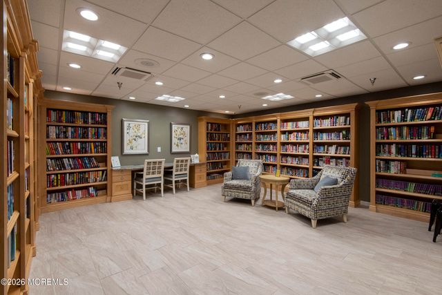 33 Maidstone Way, Manchester, NJ 08759