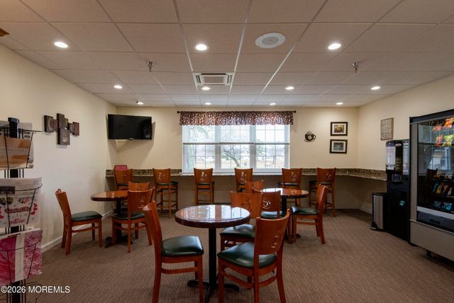 33 Maidstone Way, Manchester, NJ 08759
