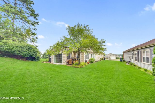 33 Maidstone Way, Manchester, NJ 08759