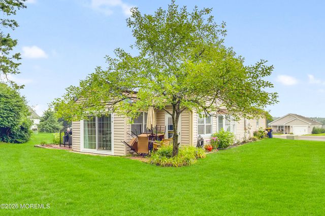 33 Maidstone Way, Manchester, NJ 08759