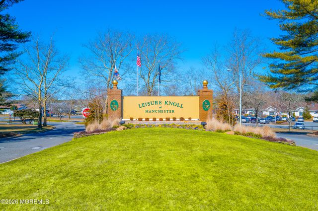 33 Maidstone Way, Manchester, NJ 08759