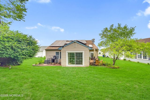 33 Maidstone Way, Manchester, NJ 08759