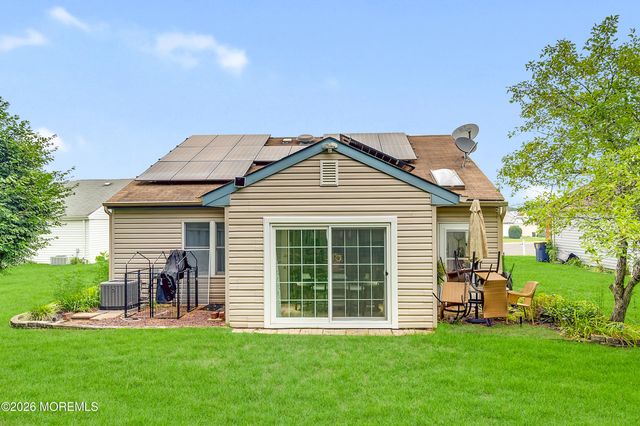 33 Maidstone Way, Manchester, NJ 08759