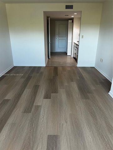 5719 SW 72nd St 5719, South Miami, FL 33143