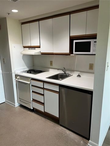 5719 SW 72nd St 5719, South Miami, FL 33143