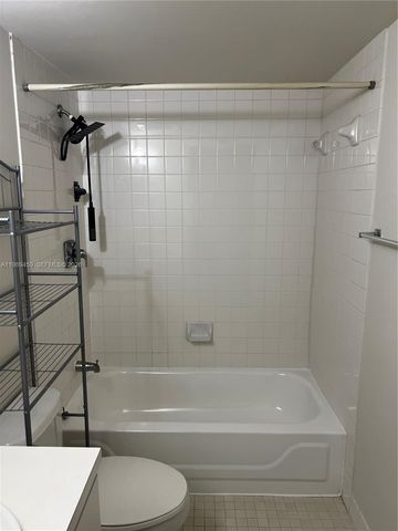 5719 SW 72nd St 5719, South Miami, FL 33143