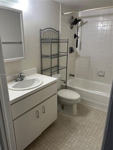 5719 SW 72nd St 5719, South Miami, FL 33143