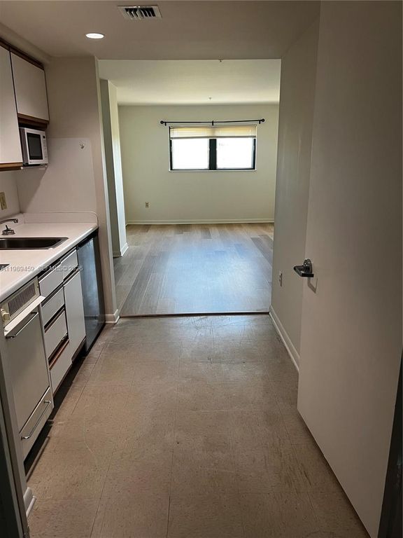 5719 SW 72nd St 5719, South Miami, FL 33143