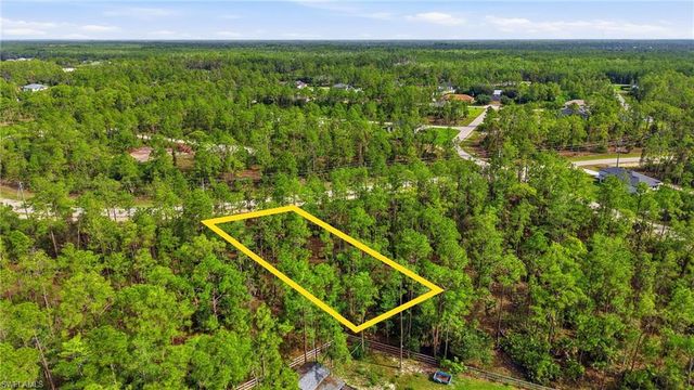 305 Woodburn DR, Lehigh Acres, FL 33972