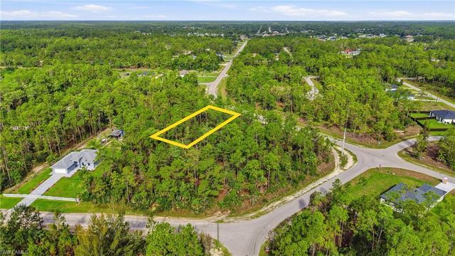 305 Woodburn DR, Lehigh Acres, FL 33972
