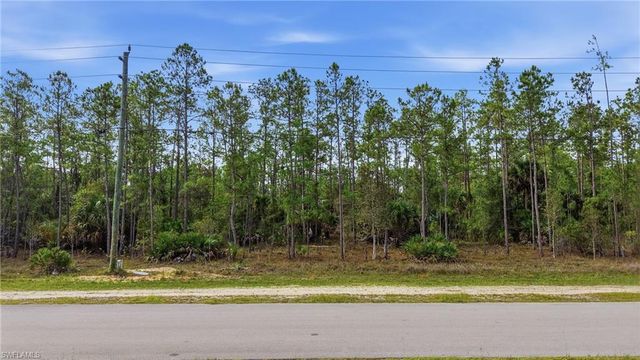 305 Woodburn DR, Lehigh Acres, FL 33972