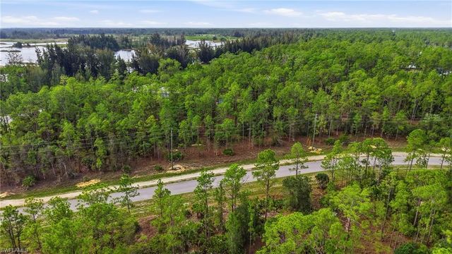 305 Woodburn DR, Lehigh Acres, FL 33972