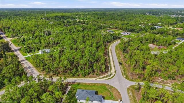 305 Woodburn DR, Lehigh Acres, FL 33972