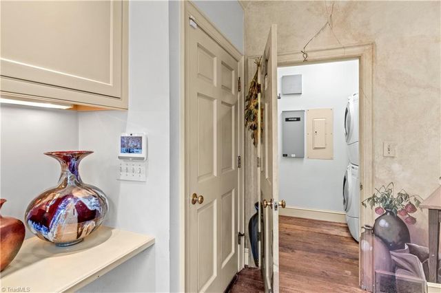 8 Graylyn Place Court, Winston-salem, NC 27106