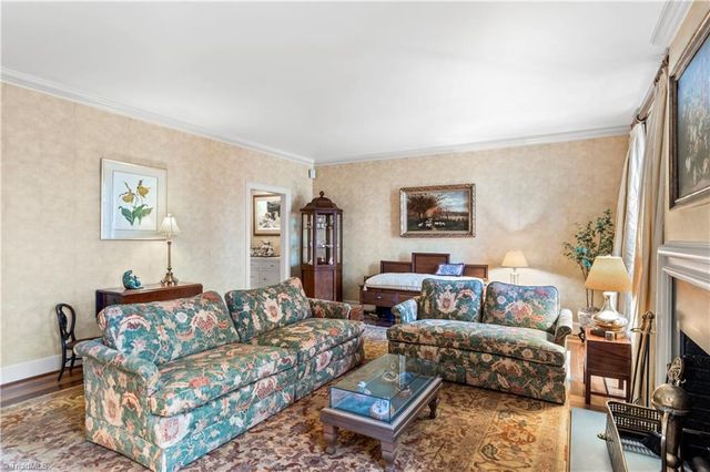 8 Graylyn Place Court, Winston-salem, NC 27106