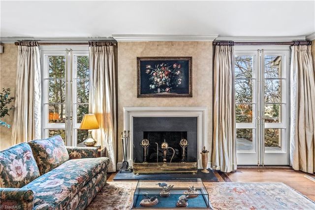 8 Graylyn Place Court, Winston-salem, NC 27106