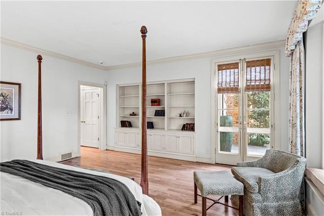 8 Graylyn Place Court, Winston-salem, NC 27106