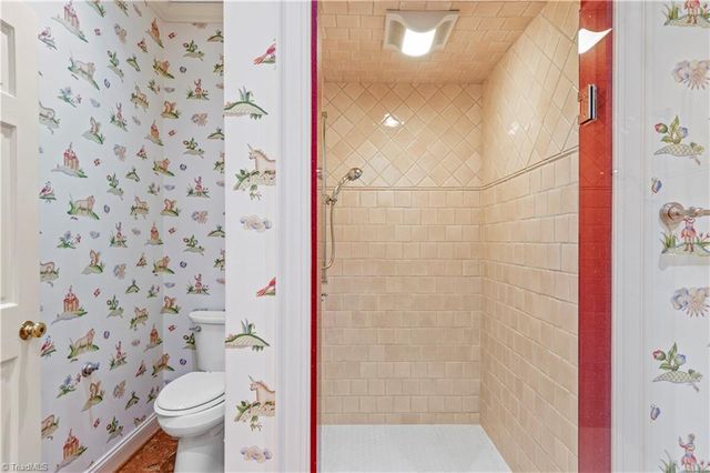 8 Graylyn Place Court, Winston-salem, NC 27106