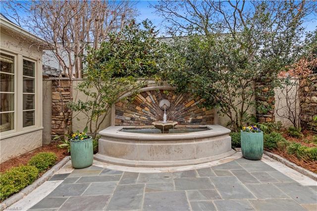 8 Graylyn Place Court, Winston-salem, NC 27106