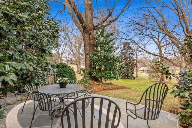 8 Graylyn Place Court, Winston-salem, NC 27106